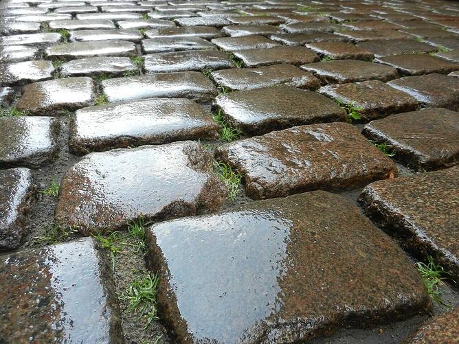 Cleaning Outdoor Pavers like a Pro